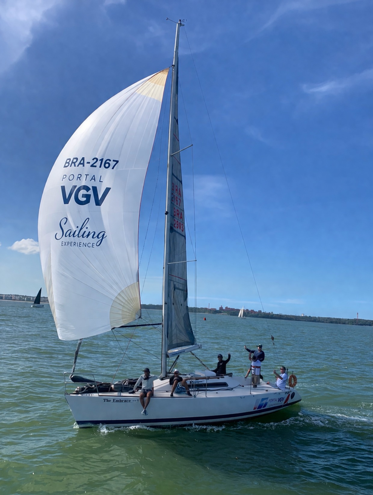 Veleiro do Portal VGV durante experiência em regata